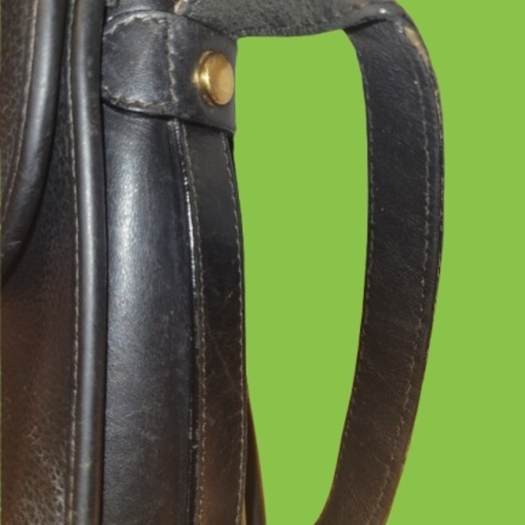 Gucci Classic Black Leather Shoulder Bag - Picture 4 of 10